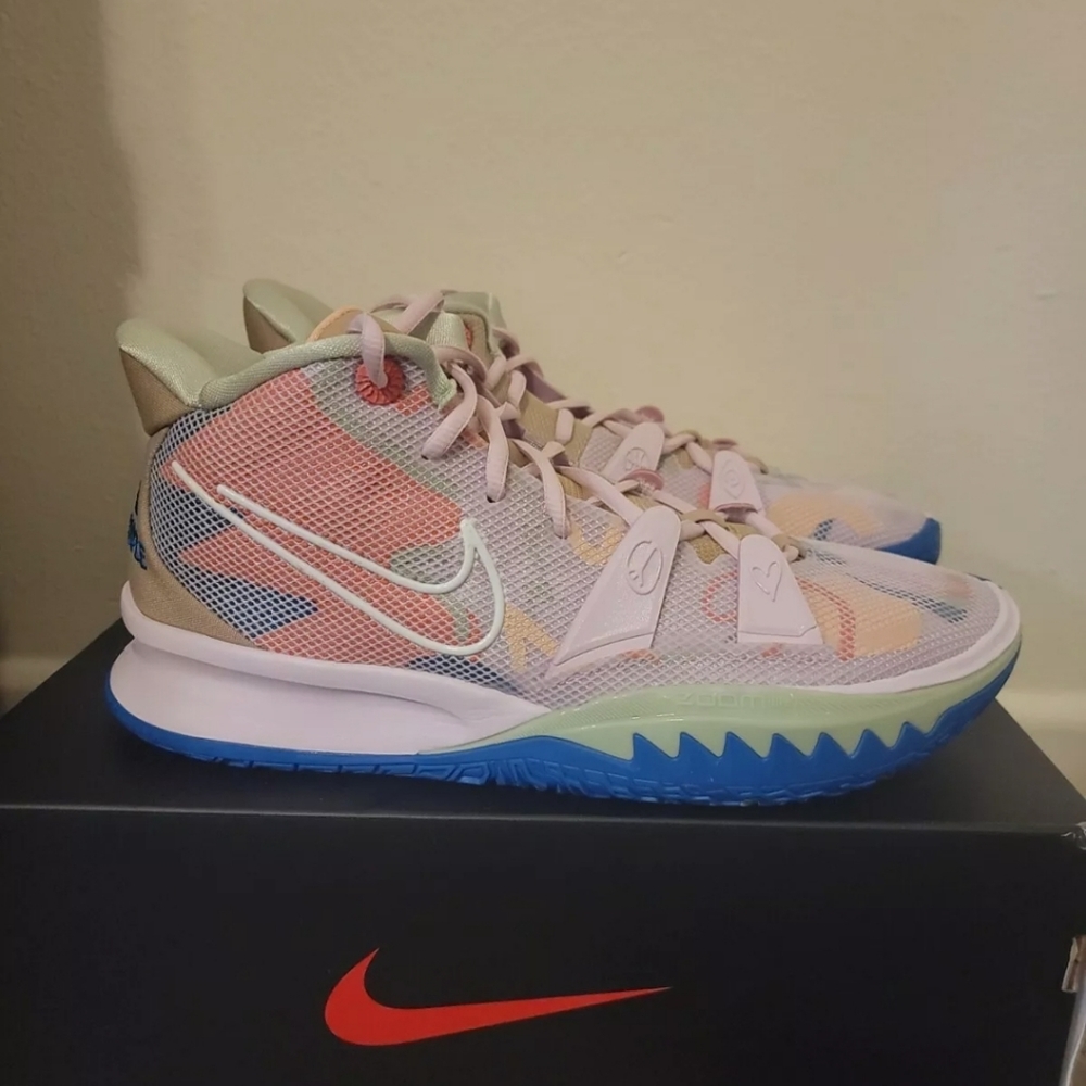 NIKE KYRIE 7